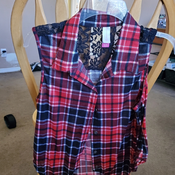 Tops - Picture 7 of 8